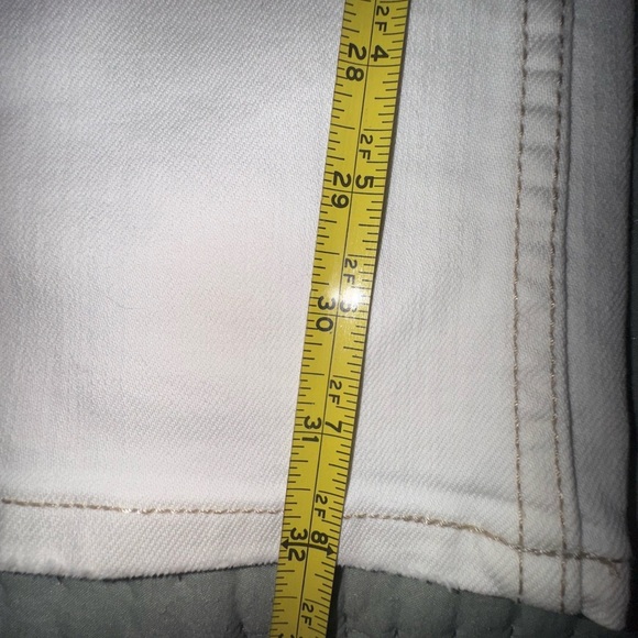 Banana Republic White Flared boot cut Jeans. Size 10 Sum-06 NWOT - Picture 6 of 12